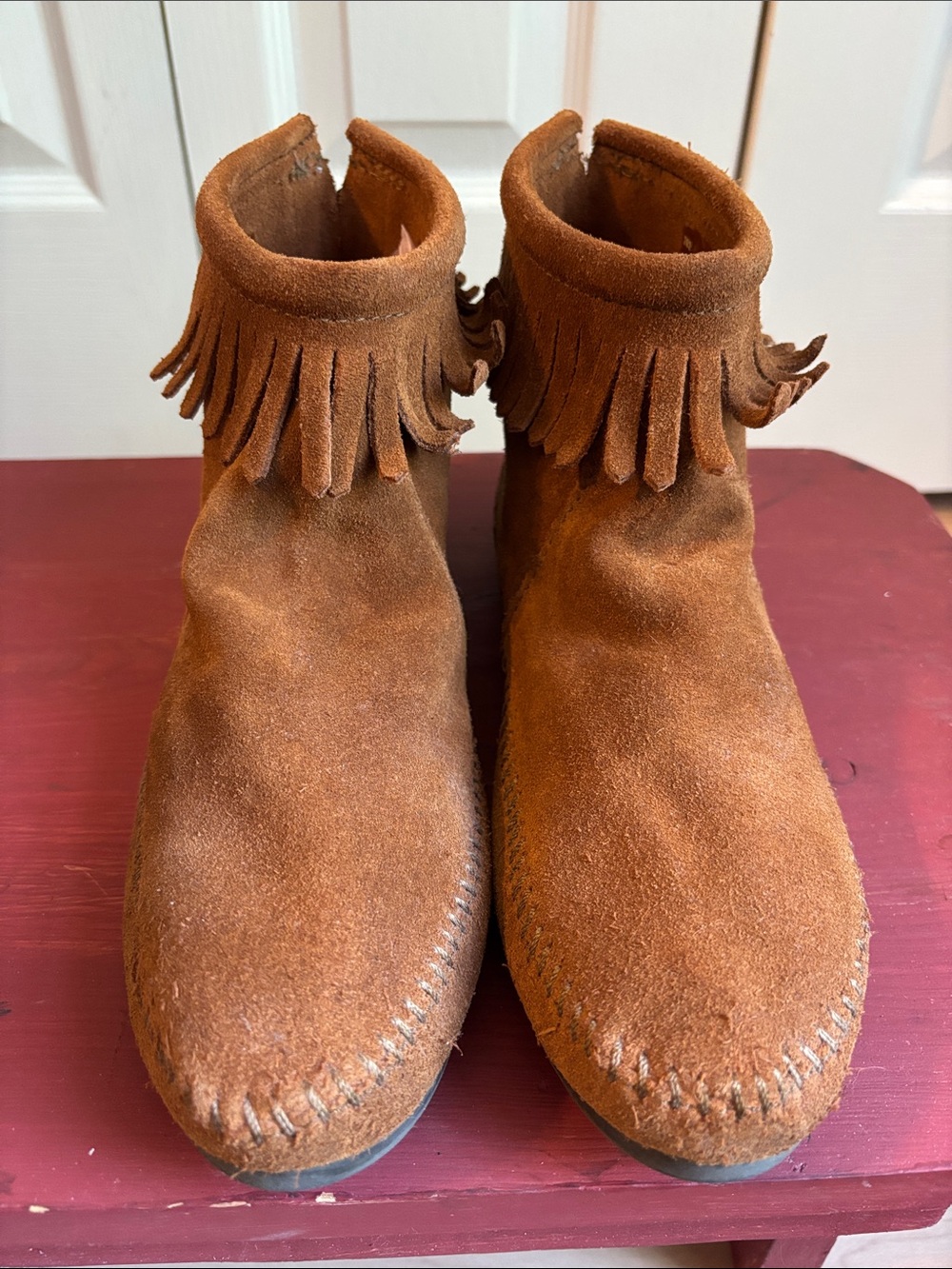 Minnetonka Ankle Fringe Moccasin Boots. Size 8 - Picture 2 of 5